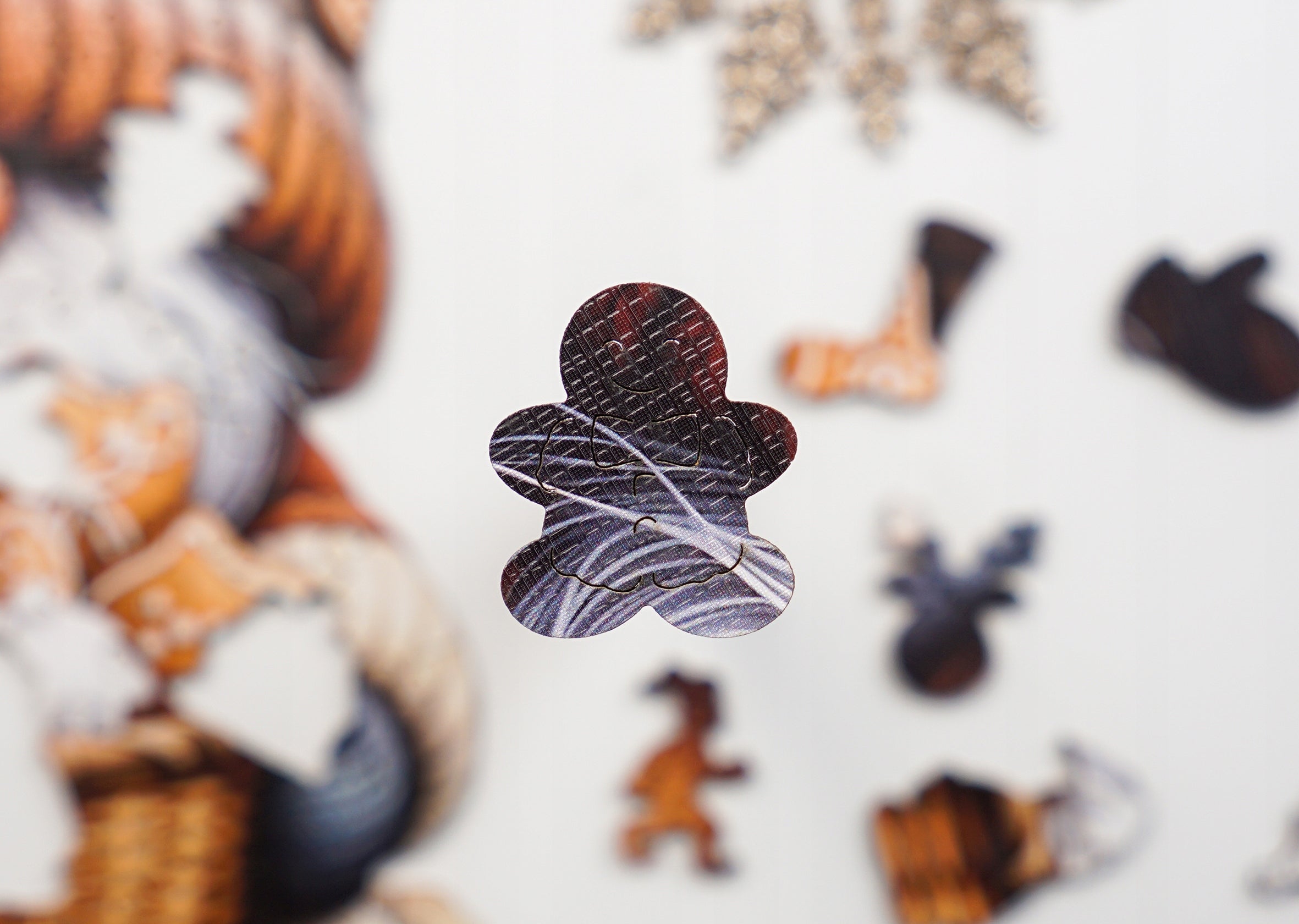 Puzzle Drewniane dla Dorosłych – Krasnal z pierniczkami 195 el. | PUZZLED