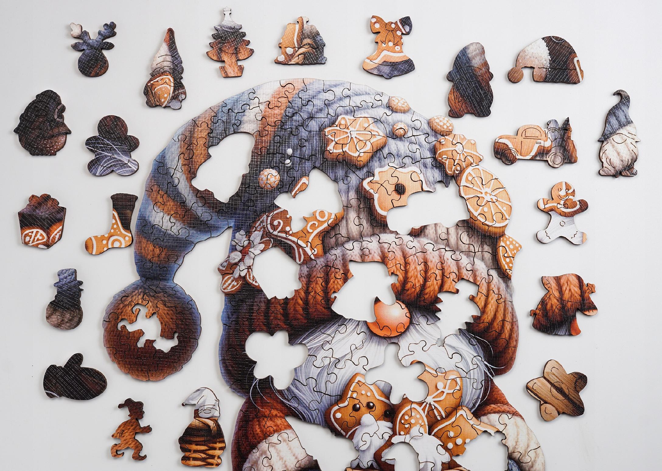Puzzle Drewniane dla Dorosłych – Krasnal z pierniczkami 195 el. | PUZZLED
